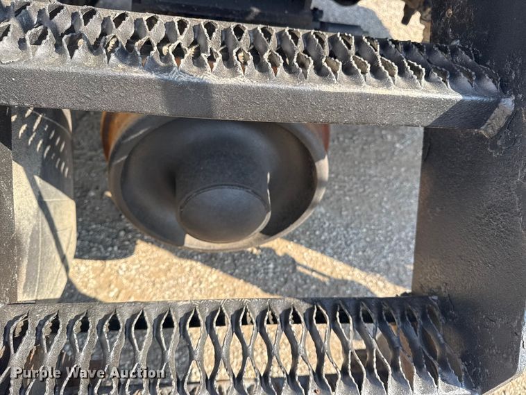 image for item NU9643 2010 International 7500 crane truck