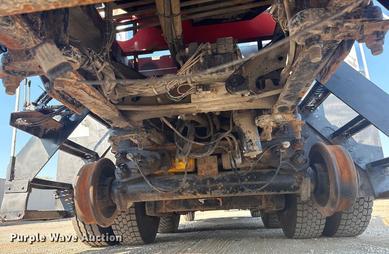 image for item NU9643 2010 International 7500 crane truck