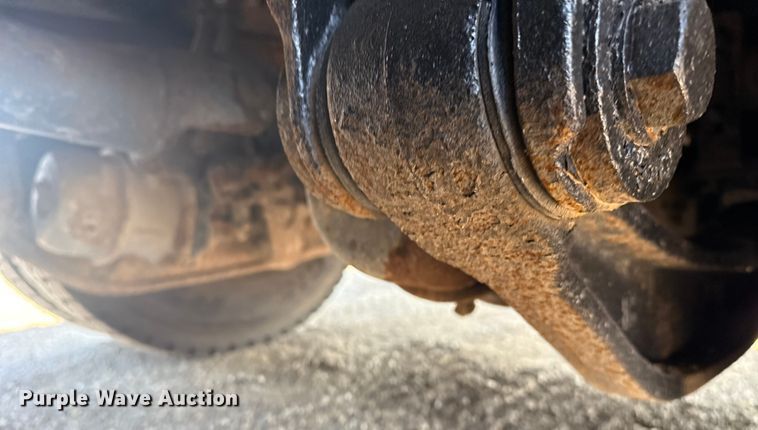 image for item NU9643 2010 International 7500 crane truck