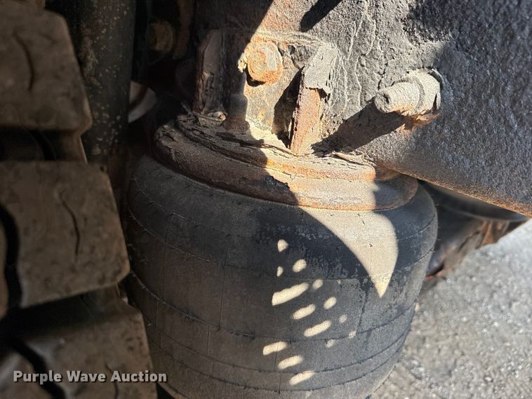 image for item NU9643 2010 International 7500 crane truck