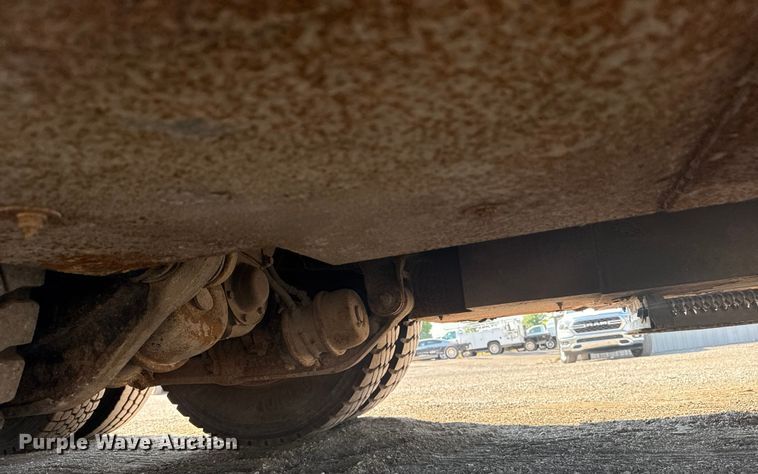 image for item NU9643 2010 International 7500 crane truck