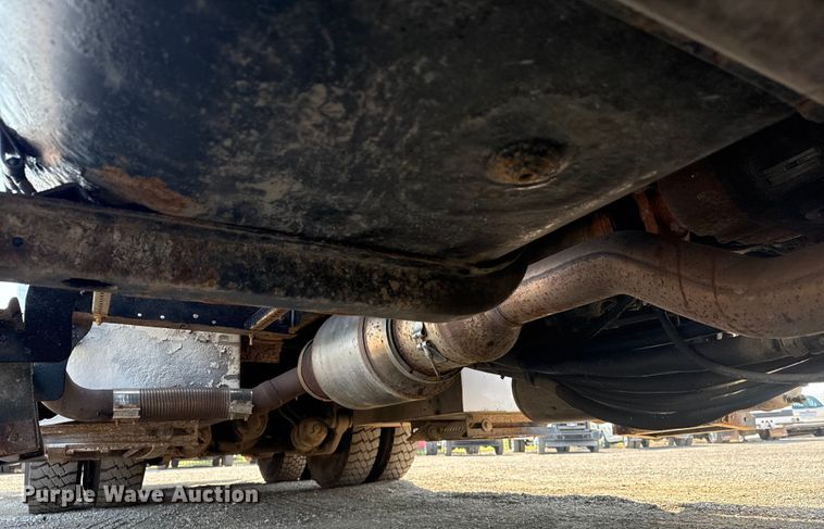 image for item NU9643 2010 International 7500 crane truck