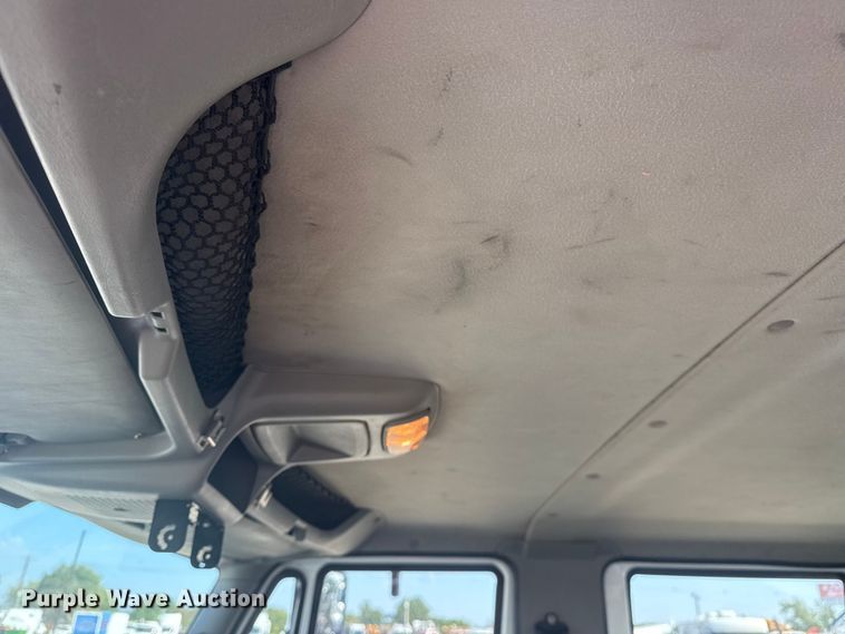 image for item NU9643 2010 International 7500 crane truck