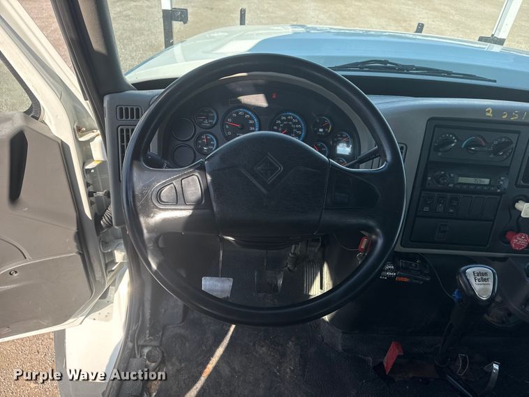 image for item NU9643 2010 International 7500 crane truck