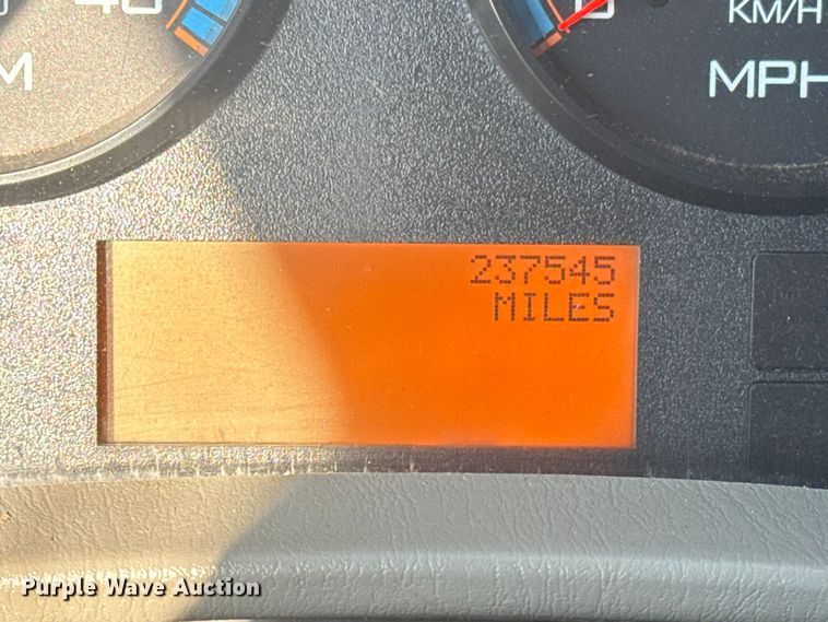 image for item NU9643 2010 International 7500 crane truck