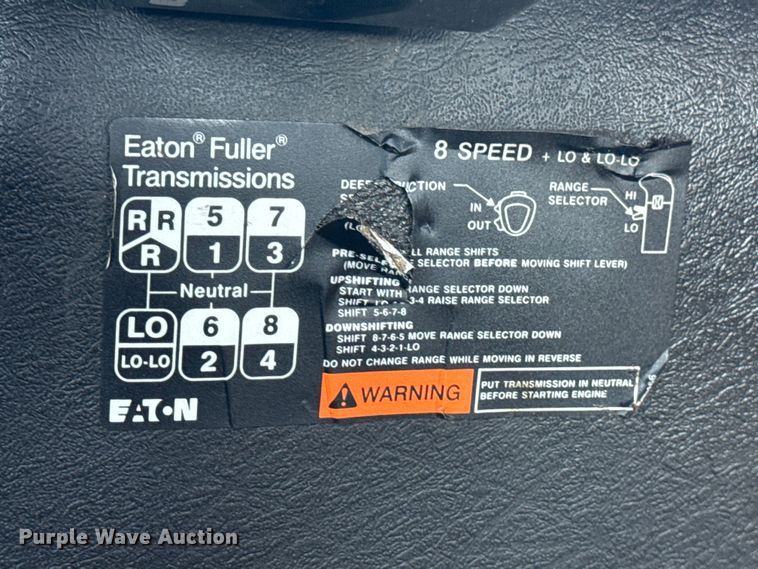 image for item NU9643 2010 International 7500 crane truck