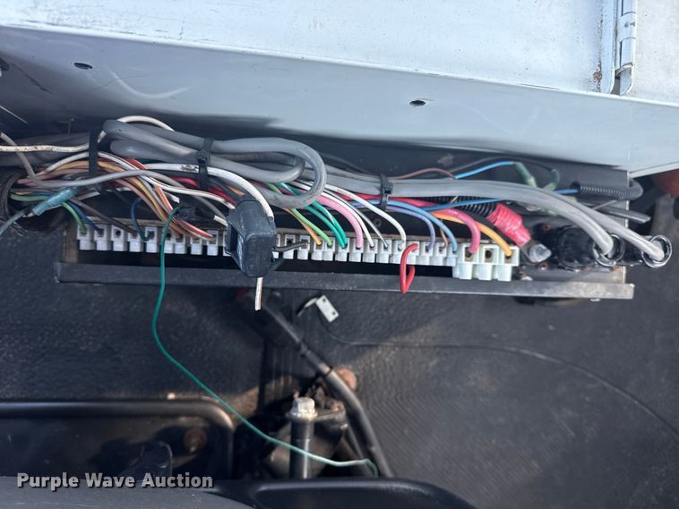 image for item NU9643 2010 International 7500 crane truck