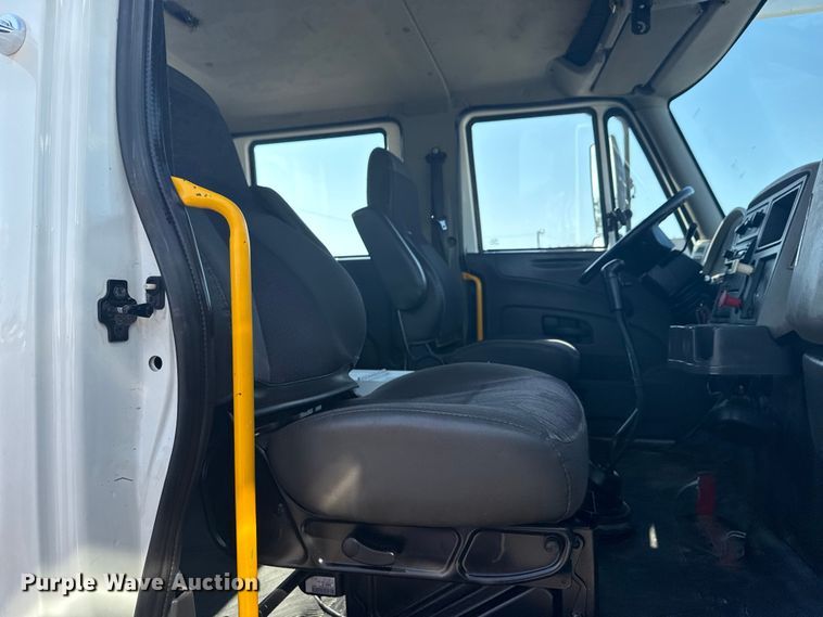 image for item NU9643 2010 International 7500 crane truck