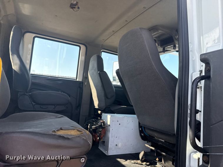 image for item NU9643 2010 International 7500 crane truck