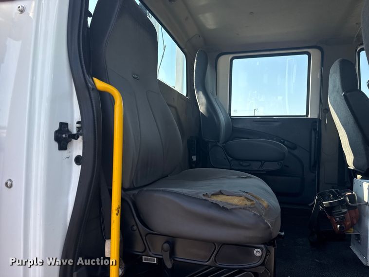 image for item NU9643 2010 International 7500 crane truck