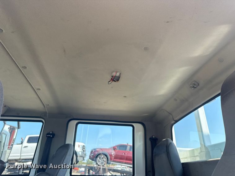 image for item NU9643 2010 International 7500 crane truck