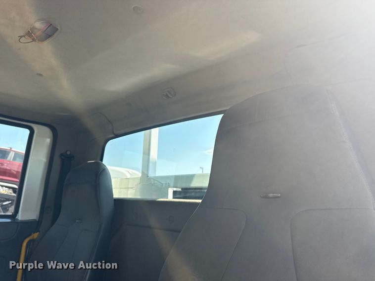 image for item NU9643 2010 International 7500 crane truck