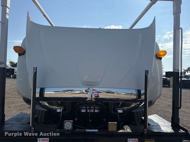 image for item NU9643 2010 International 7500 crane truck