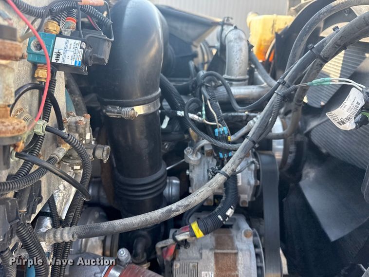 image for item NU9643 2010 International 7500 crane truck