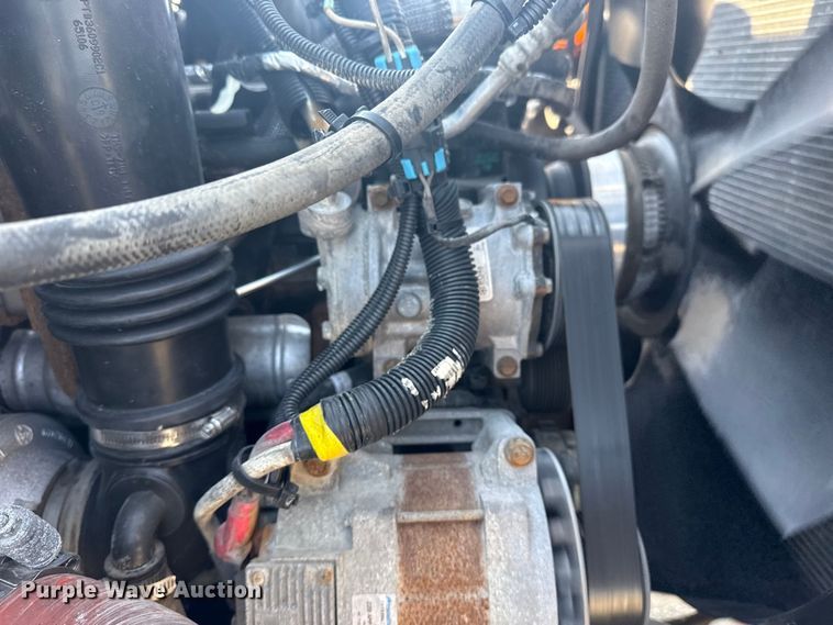 image for item NU9643 2010 International 7500 crane truck