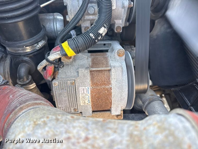 image for item NU9643 2010 International 7500 crane truck