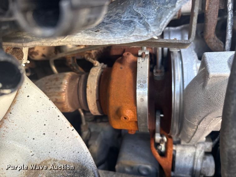 image for item NU9643 2010 International 7500 crane truck