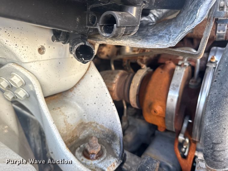 image for item NU9643 2010 International 7500 crane truck