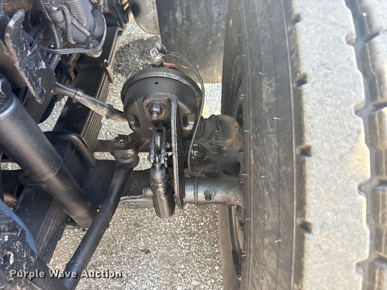 image for item NU9643 2010 International 7500 crane truck