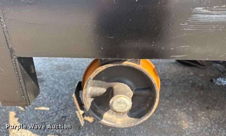 image for item NU9643 2010 International 7500 crane truck