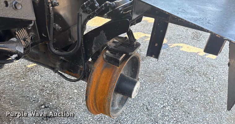 image for item NU9643 2010 International 7500 crane truck