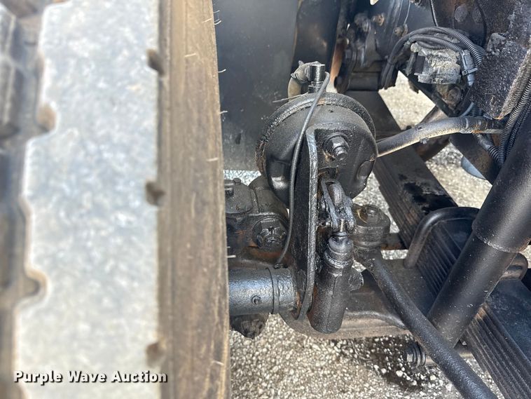 image for item NU9643 2010 International 7500 crane truck