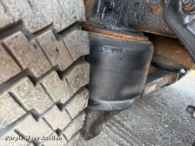 image for item NU9643 2010 International 7500 crane truck