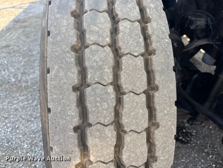 image for item NU9643 2010 International 7500 crane truck