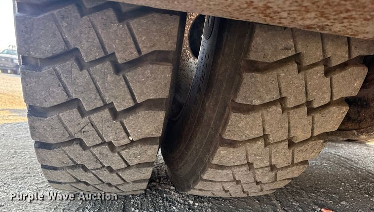 image for item NU9643 2010 International 7500 crane truck