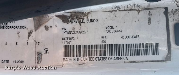 image for item NU9643 2010 International 7500 crane truck