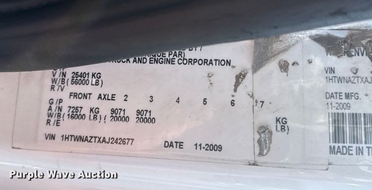 image for item NU9643 2010 International 7500 crane truck