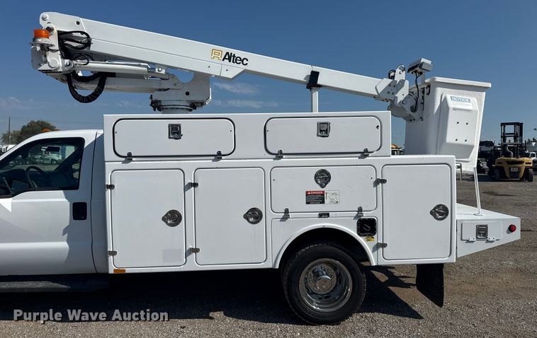 image for item NU9644 2012 Ford F450 Super Duty bucket truck