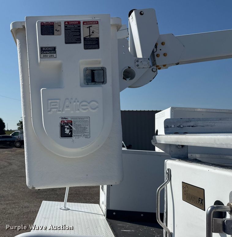 image for item NU9644 2012 Ford F450 Super Duty bucket truck