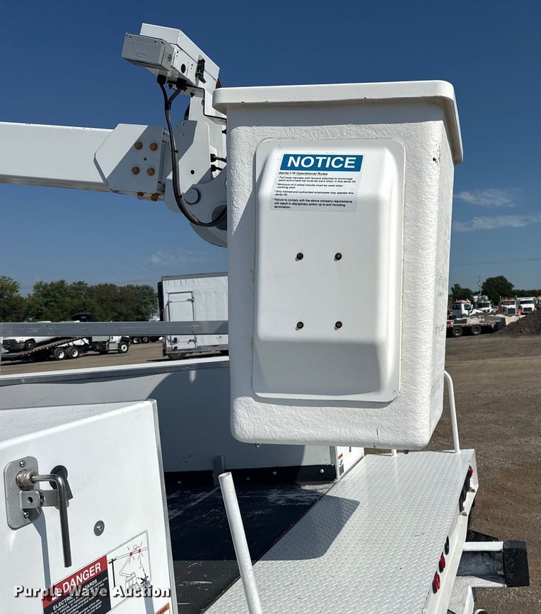 image for item NU9644 2012 Ford F450 Super Duty bucket truck