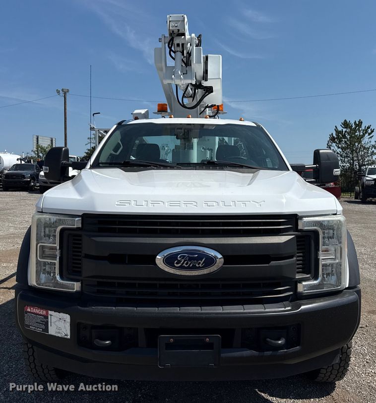 CAMIóN CON CANASTILLA 2017 FORD ALTEC