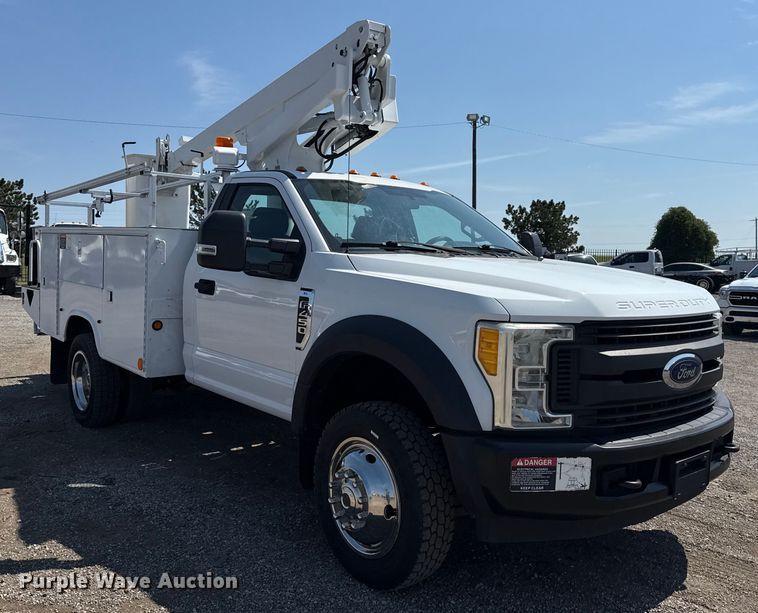 CAMIóN CON CANASTILLA 2017 FORD ALTEC