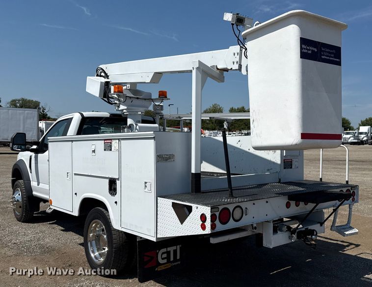 image for item NU9648 2017 Ford F450 Super Duty bucket truck
