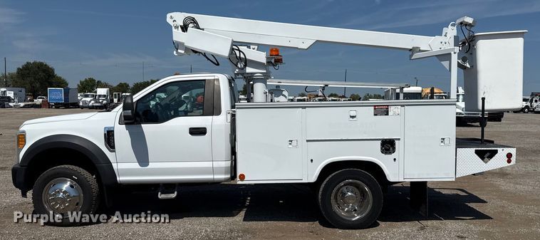 image for item NU9648 2017 Ford F450 Super Duty bucket truck