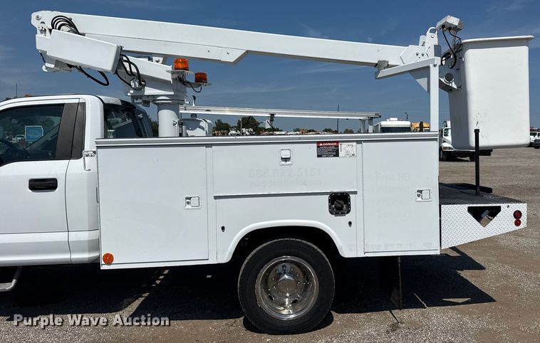 image for item NU9648 2017 Ford F450 Super Duty bucket truck