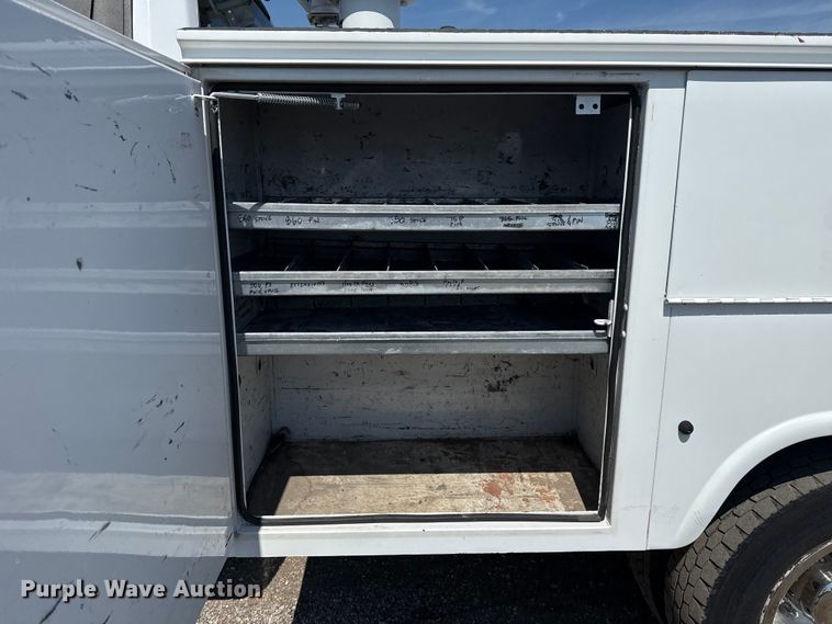 image for item NU9648 2017 Ford F450 Super Duty bucket truck