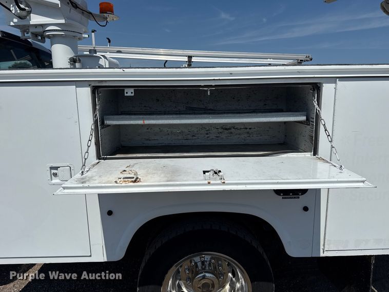 image for item NU9648 2017 Ford F450 Super Duty bucket truck