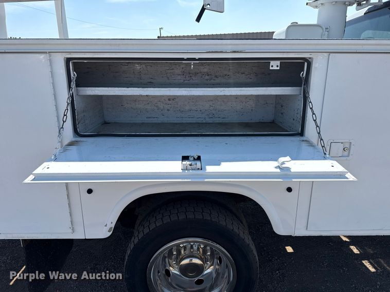 image for item NU9648 2017 Ford F450 Super Duty bucket truck