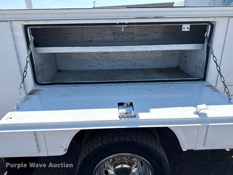 image for item NU9648 2017 Ford F450 Super Duty bucket truck