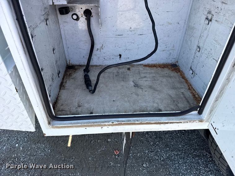 image for item NU9648 2017 Ford F450 Super Duty bucket truck