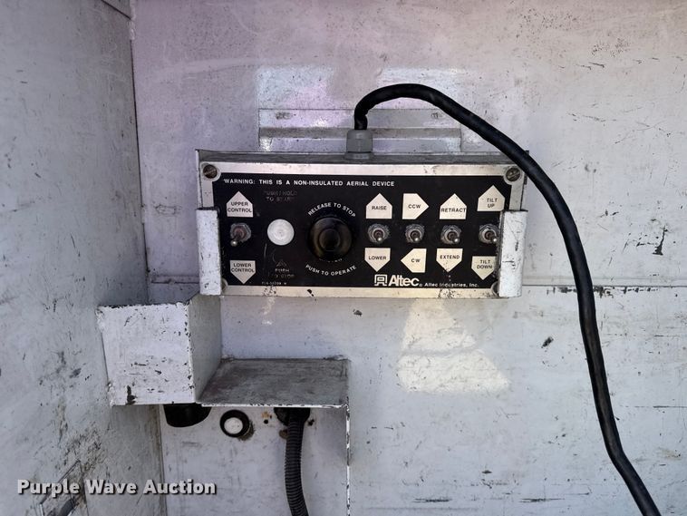 image for item NU9648 2017 Ford F450 Super Duty bucket truck