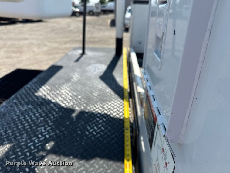 image for item NU9648 2017 Ford F450 Super Duty bucket truck