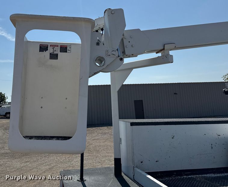 image for item NU9648 2017 Ford F450 Super Duty bucket truck