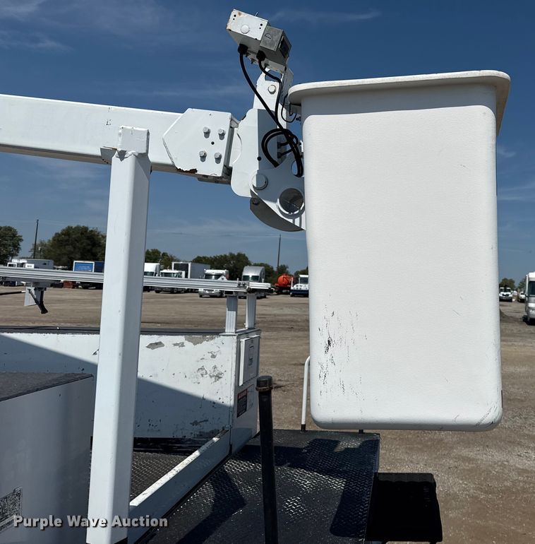 image for item NU9648 2017 Ford F450 Super Duty bucket truck