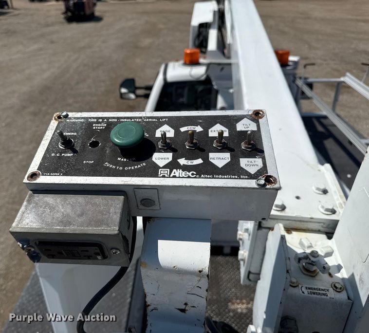 image for item NU9648 2017 Ford F450 Super Duty bucket truck