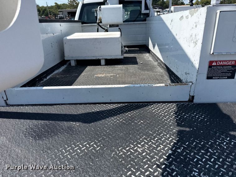 image for item NU9648 2017 Ford F450 Super Duty bucket truck